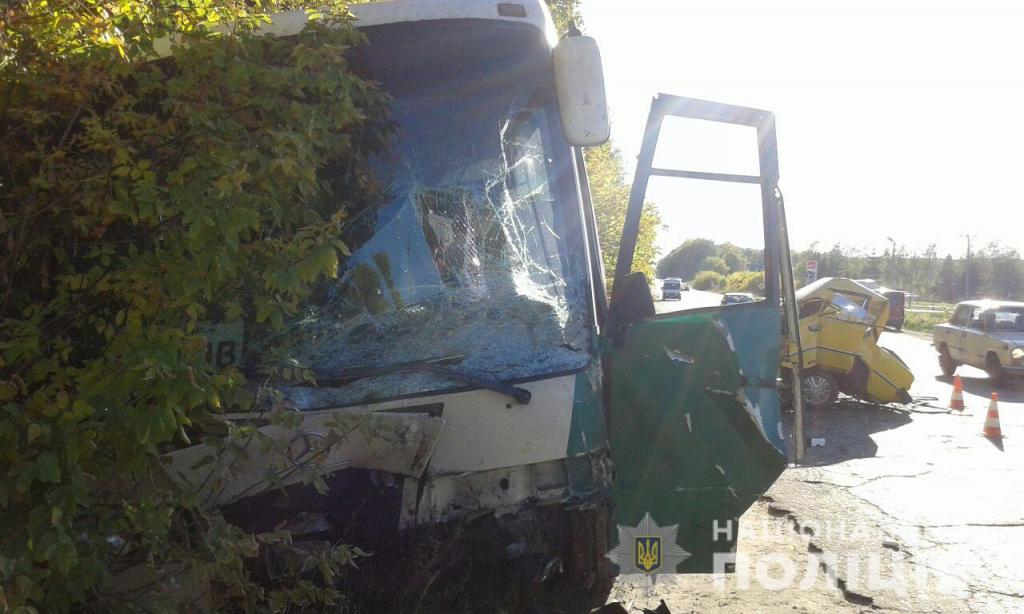 Новости Днепра про Авто «всмятку» и смерть: ДТП с автобусом