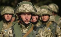 Служба по контракту: сколько украинцев направили в армию