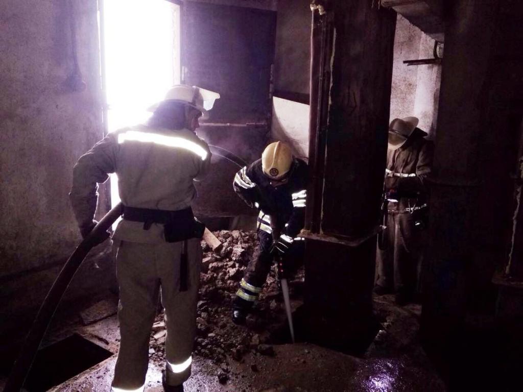 Новости Днепра про Пожар: 13 человек боролись с огнем