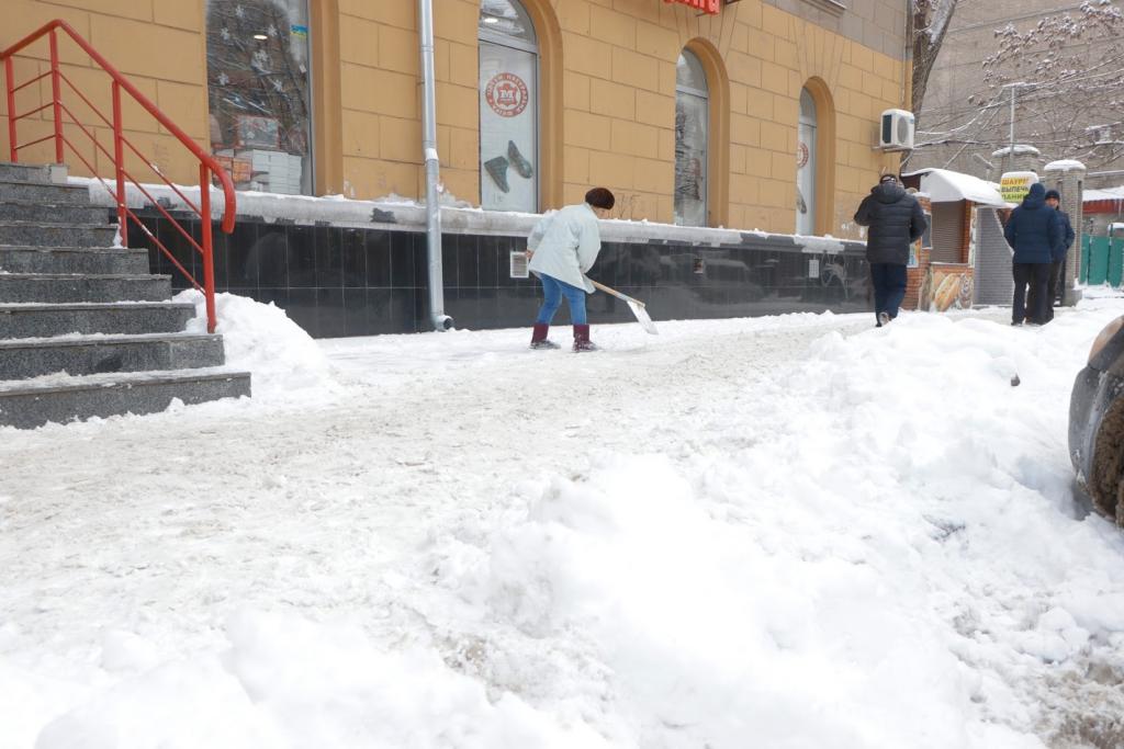 Новости Днепра про Днепрян массово штрафуют за неубранный снег