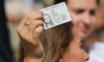 Украинцам прекратили выдавать биометрические паспорта