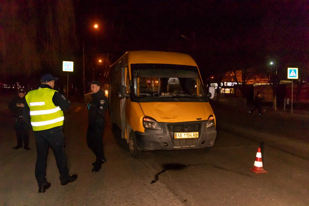 Новости Днепра про В Днепре маршрутка с пассажирами сбила женщину