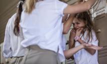 «Мальчики наблюдали»: под Днепром 12 школьниц избили девочку