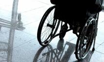 «Благими намерениями…»: в Днепре инвалид на коляске «отблагодарил» за помощь грабежом