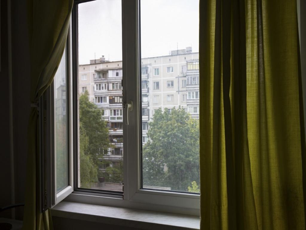 Ребенок выпал из окна. Новости Украины