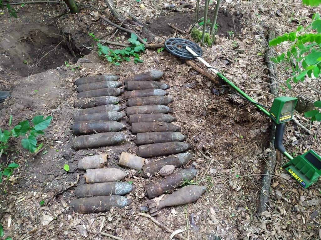 Новости Днепра про Опасная находка: под Днепром обнаружили мины и гранаты