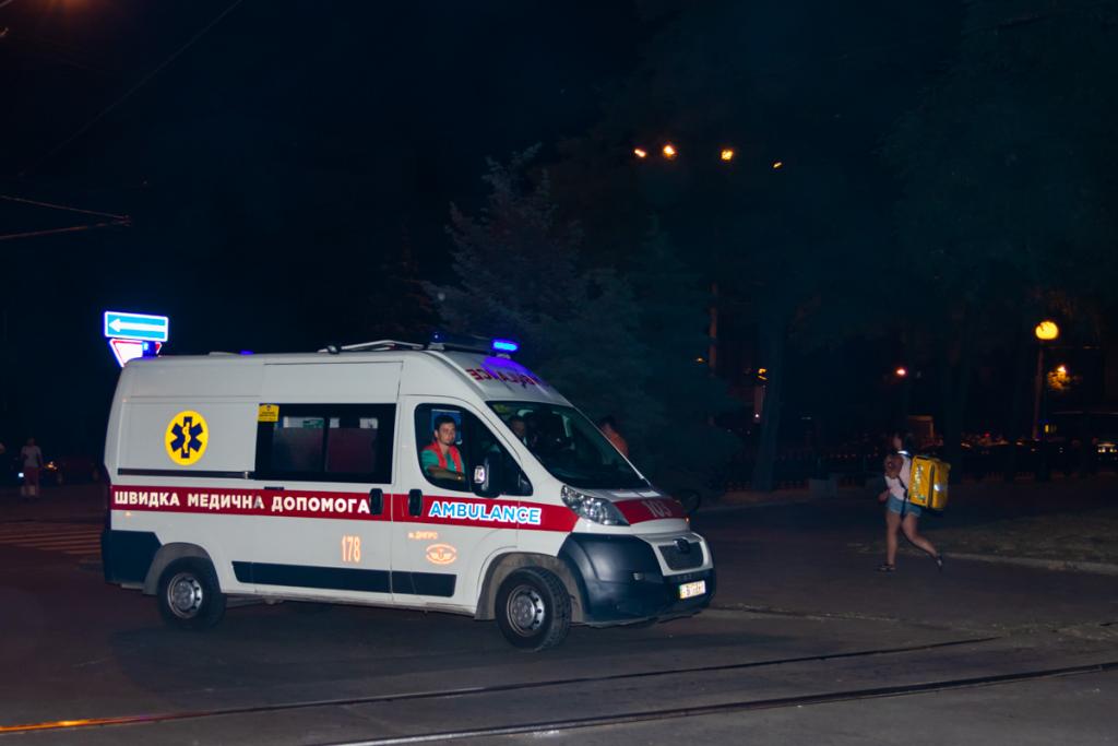 Сбил и скрылся: в центре Днепра водитель сбил велосипедистов. Новости Днепра