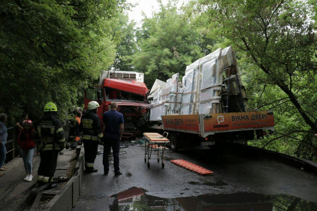 В Днепре произошло ДТП с участием двух грузовиков. Новости Днепра