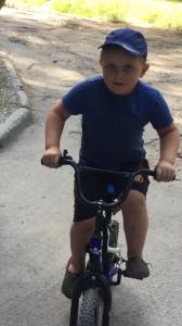 Неадекватный мужчина украл у ребенка велосипед. Новости Днепра