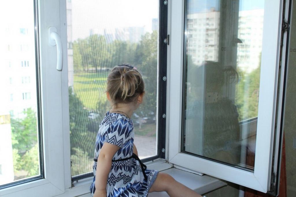 В Днепре ребёнок вышел гулять через окно: родители искали дочь всё утро. Новости Днепра