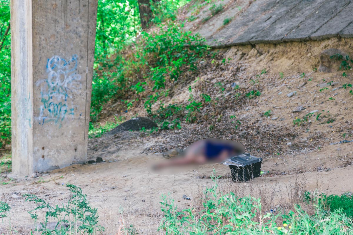 Под мостом в Днепре найден труп женщины. Новости Днепра