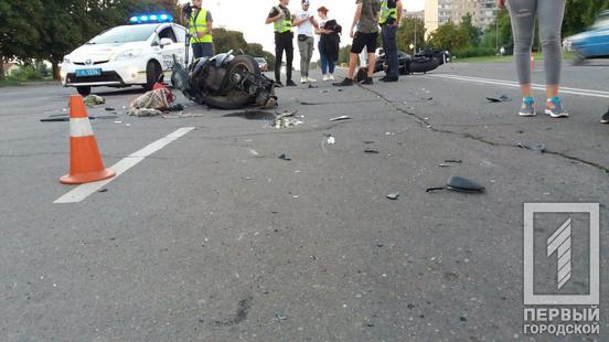 Лоб в лоб: на проспекте столкнулись два мотоциклиста. Новости Днепра