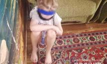 Держала ребенка на привязи и жестоко избивала: продолжение истории