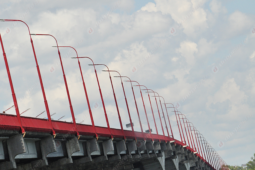 Внимание! Центральный мост откроют в часы пик для пешеходов и велосипедистов. Новости Днепра