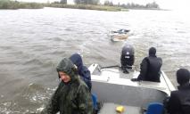 Ветер занес рыбаков далеко от берега: пришлось вызывать спасателей