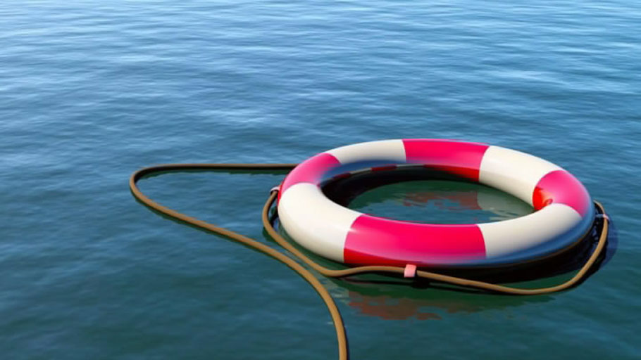 Резиновая лодка не выдержала рыбалку: два человека оказались в ловушке посреди озера. Новости Днепра