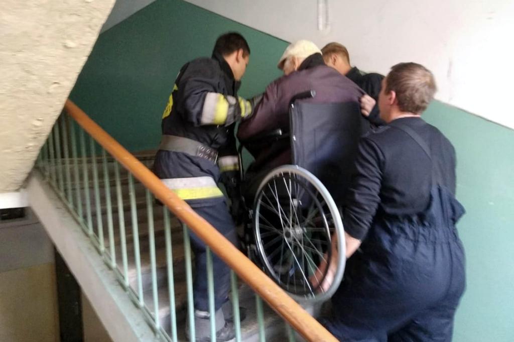 Спасатели помогли мужчине с инвалидностью. Новости Днепра