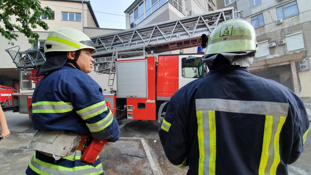 Спасатели вынесли пенсионера из пожара в его собственной квартире. Новости Днепра