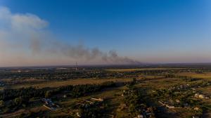 Новости Днепра про Под Днепром масштабный пожар: дым стоит стеной