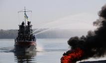 Огонь, водолазы и пожарный катер: что происходило в Днепре
