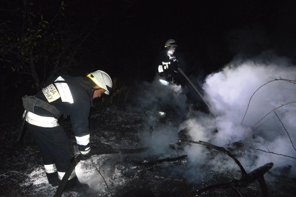 Сильный пожар под Днепром: огонь тушили 3 пожарные части. Новости Днепра
