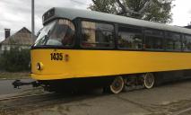 «Это самодурство»: кондукторы в трамваях Днепра «перебирают» деньгами