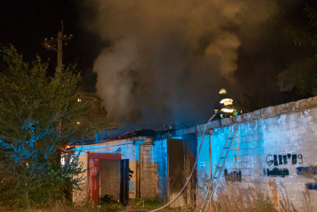 «Сначала снос, теперь пожар»: в Днепре горели гаражи. Новости Днепра