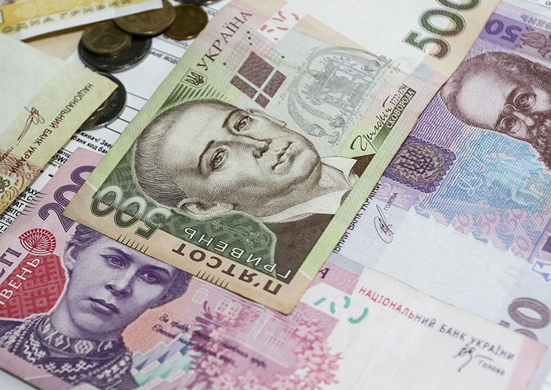 Гривна стала еще сильнее: в Украине дешевеют доллар и евро. Новости Украины