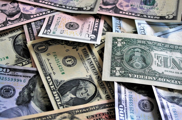 Доллар и евро еще больше подешевели. Новости Украины