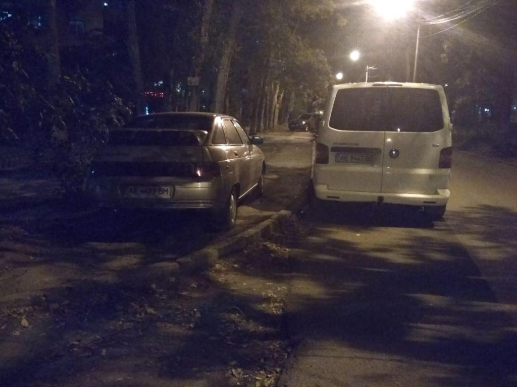«Ночью тротуары не нужны»: как автохамы мешают пешеходам. Новости Днепра