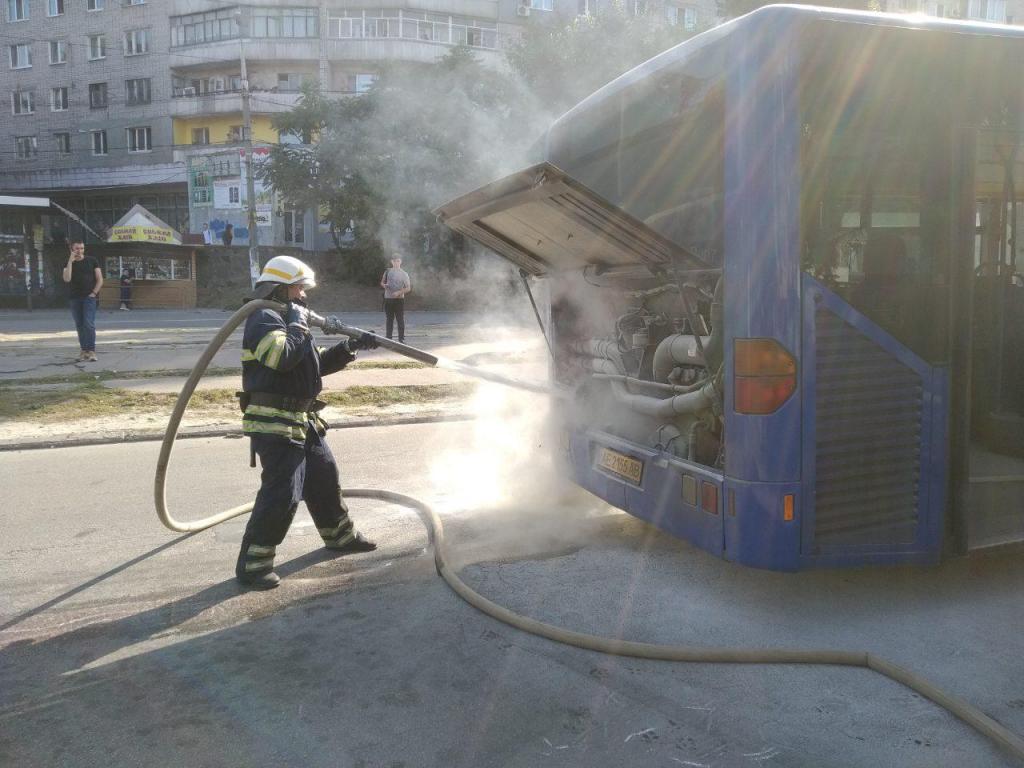 Загорелся автобус. Новости Днепра