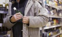 «Отдых по-крупному»: мужчина украл из магазина алкоголь на 4 тысячи гривен