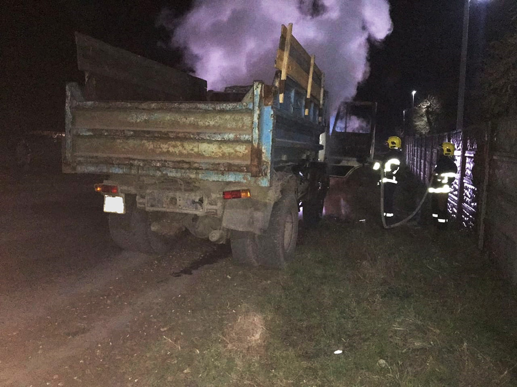 Посреди дороги загорелся грузовик: подробности. Новости Днепра