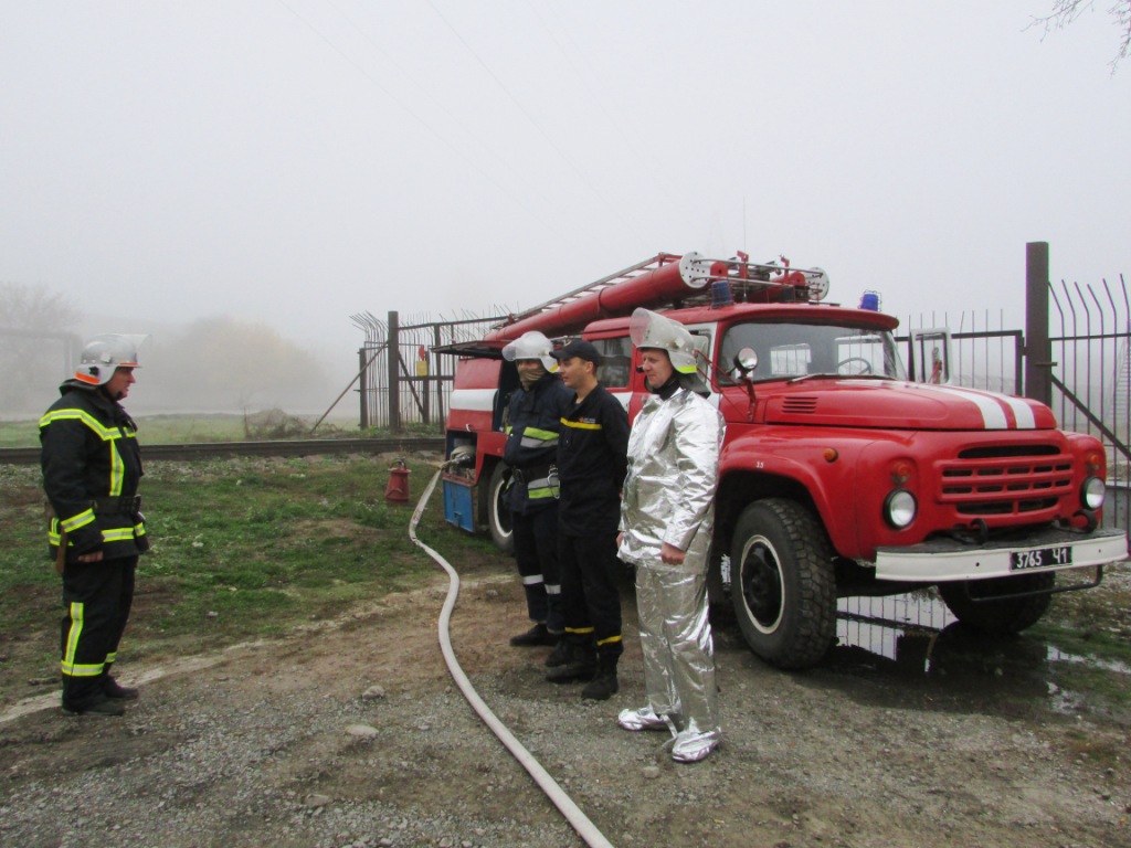 Несколько пожарных машин направили на склад топлива: что происходит. Новости Днепра
