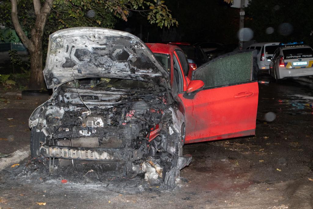 В Днепре сгорел автомобиль. Новости Днепра