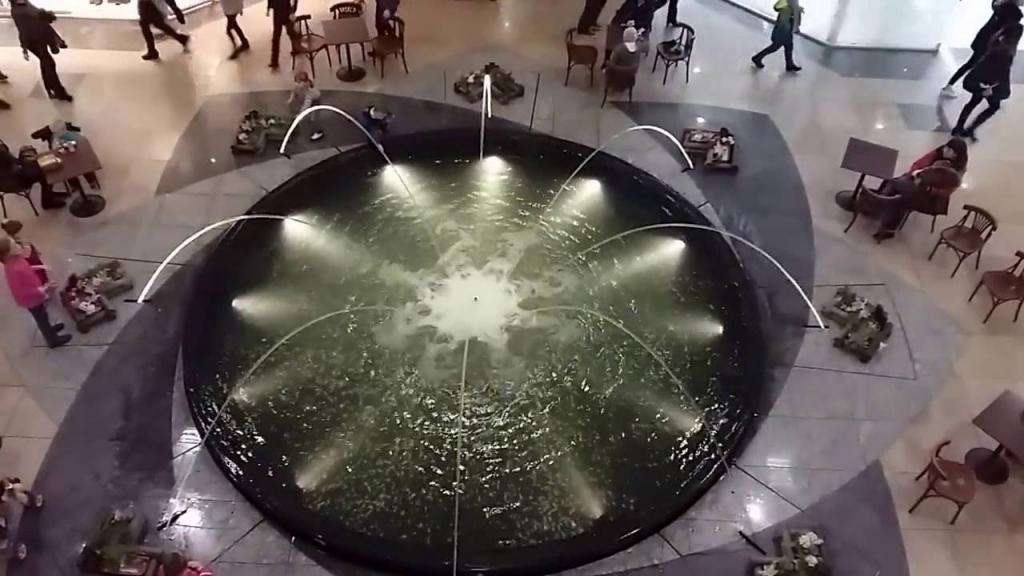«Захотел искупаться»: днепрянин нырнул в фонтан в торговом центре. Новости Днепра