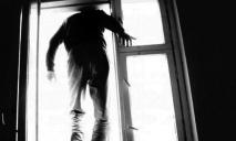 «Доведение до самоубийства»: мужчина выбросился из окна