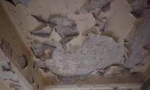 Дети в опасности: в школе Днепра осыпался потолок
