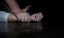 Забрался в дом: парень изнасиловал 77-летнюю женщину
