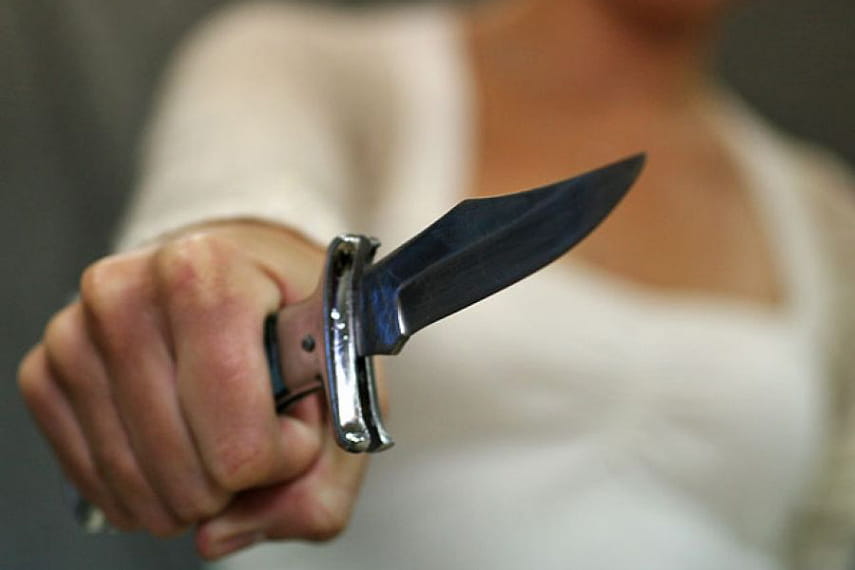 «Ножом в грудь»: женщина пыталась убить бывшего сожителя. Новости Днепра