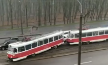В Днепре трамвай сошел с рельс