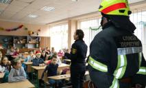 Спасатели области усиливают работу по проведению уроков безопасности в школах