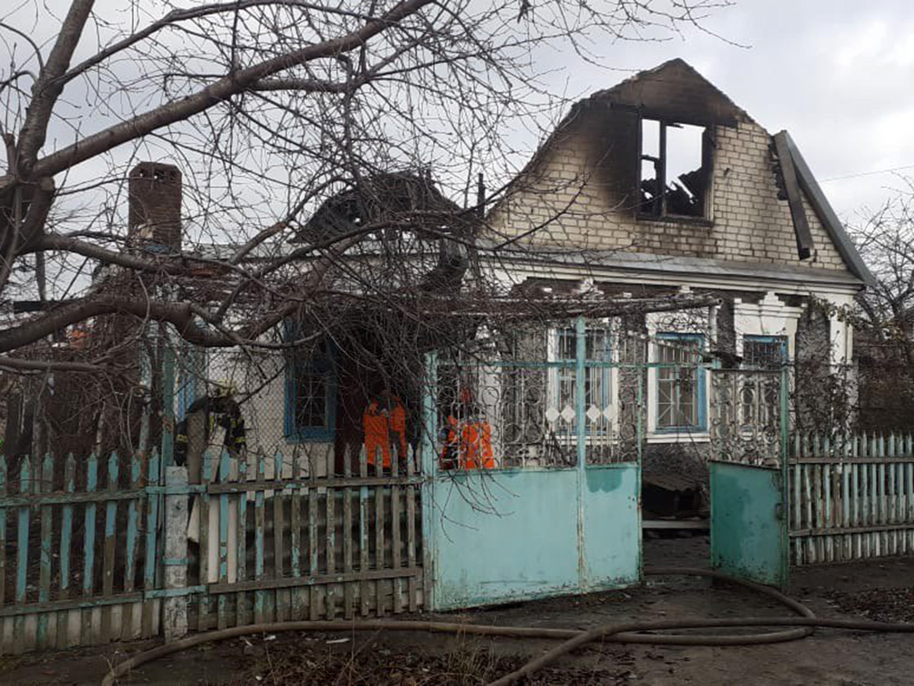 Тушили 3 пожарных машины: загорелся жилой дом, без жертв не обошлось. Новости Днепра