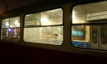 «Вандалы в действии»: в Днепре неизвестные разбили окно трамвая