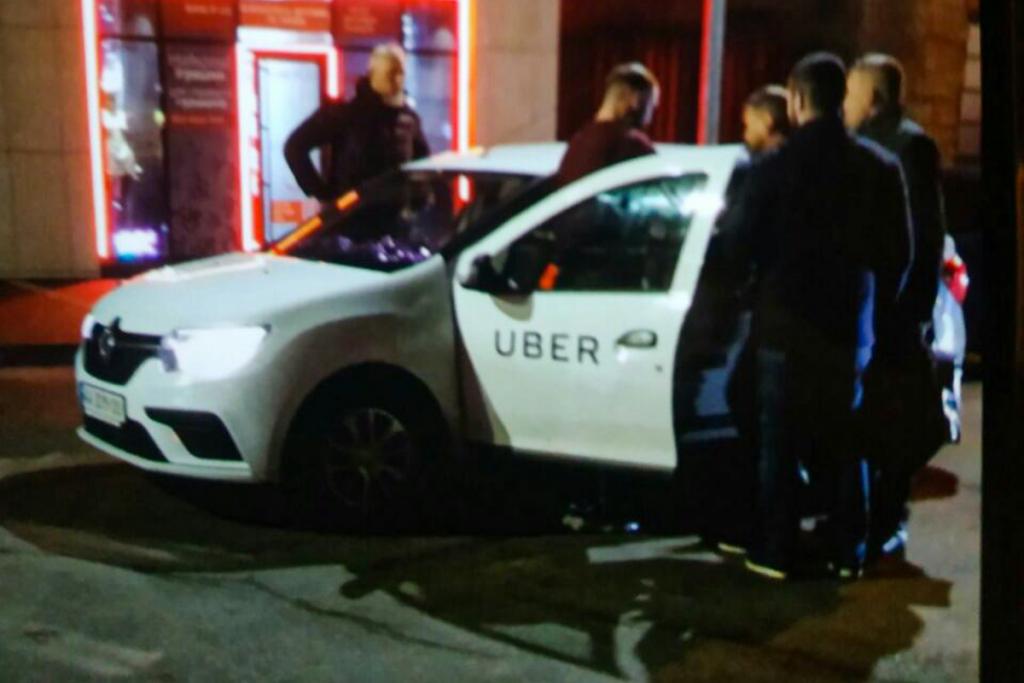 В центре Днепра группа парней избила таксиста. Новости Днепра