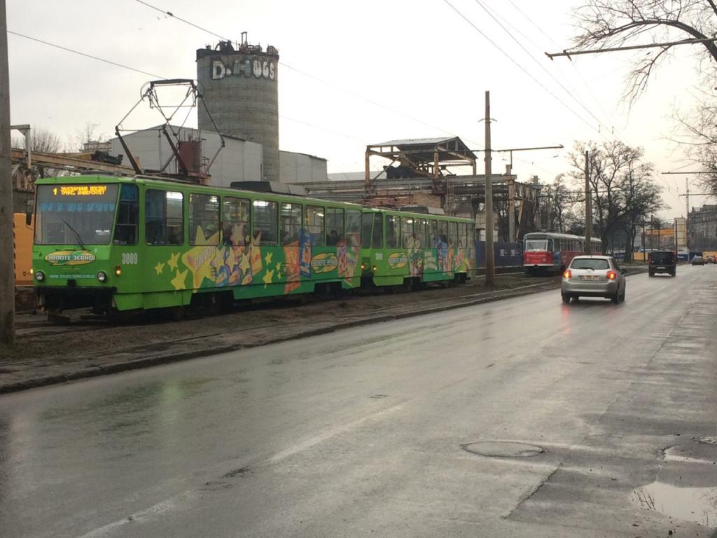 «Пробка из трамваев»: в центре Днепра остановился электротранспорт. Новости Днепра