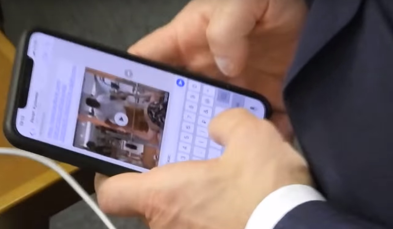 Депутат смотрел «пикантное» видео во время заседания Рады. Новости Украины
