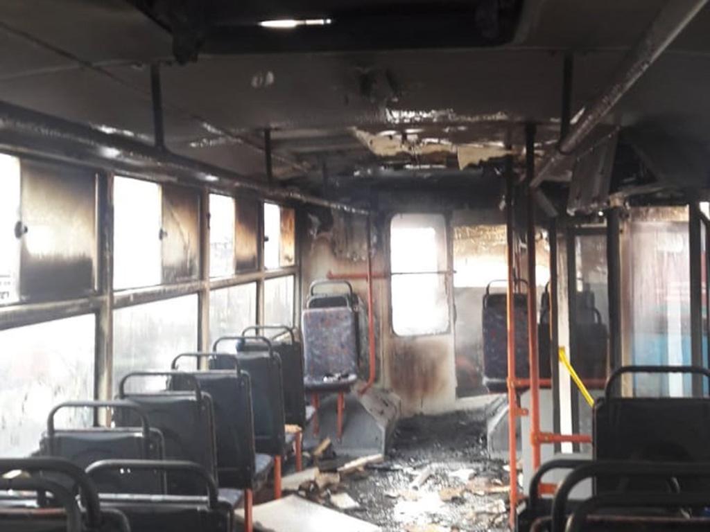 Пожар в пассажирском троллейбусе: выгорели кабина и салон. Новости Днепра