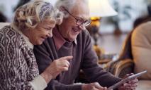 «Что такое лол и мем»: пенсионерам расскажут о значении новых слов