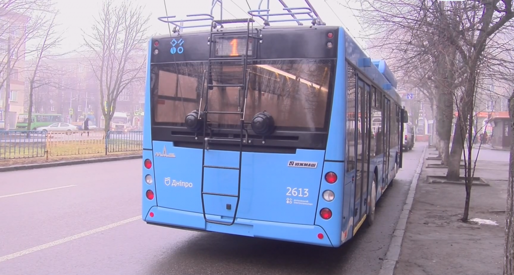 На улицы Днепра вышли троллейбусы с фирменным дизайном. Новости Днепра